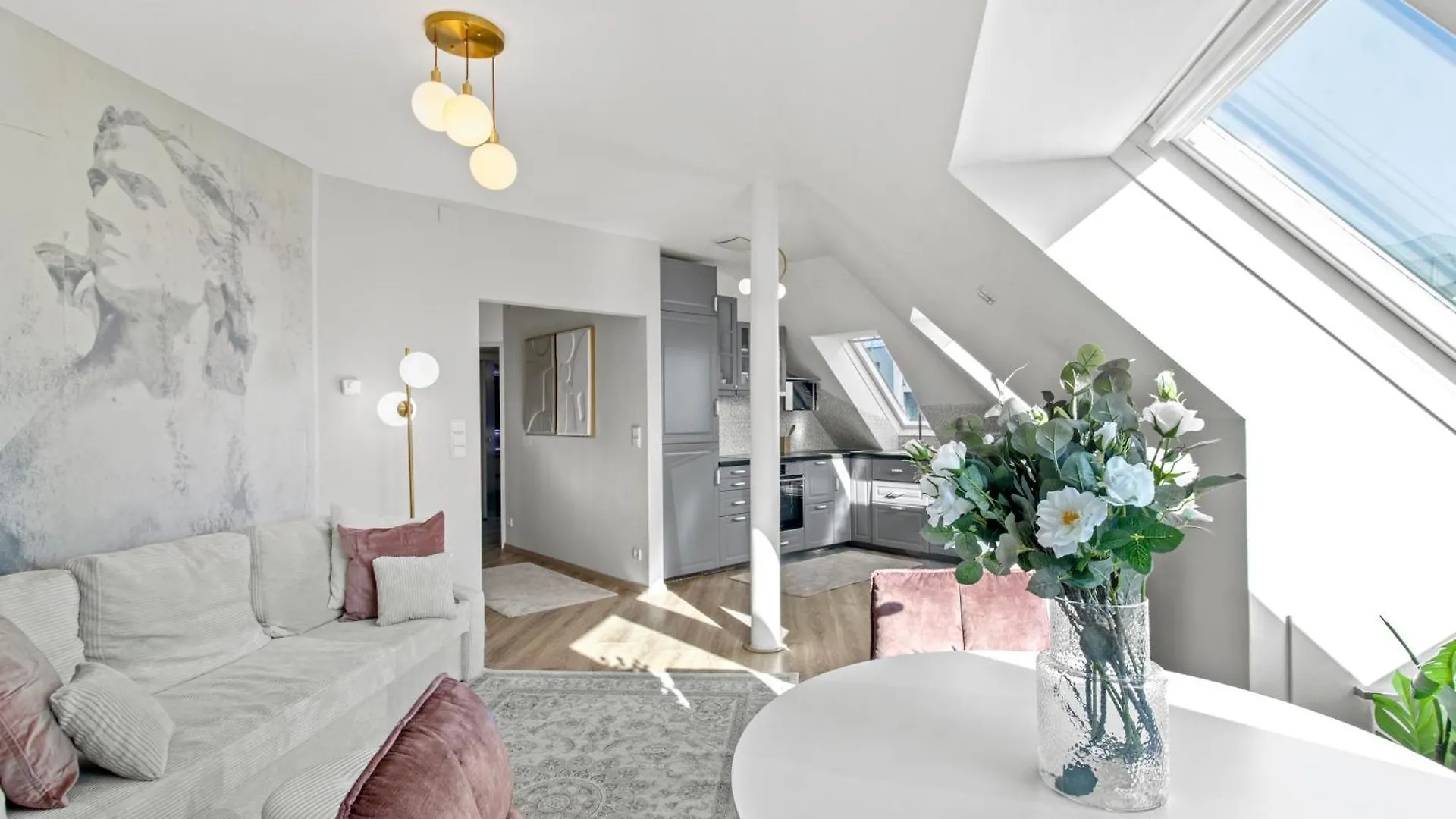 Modern City-View Stay In The Heart Of Bécs Apartman