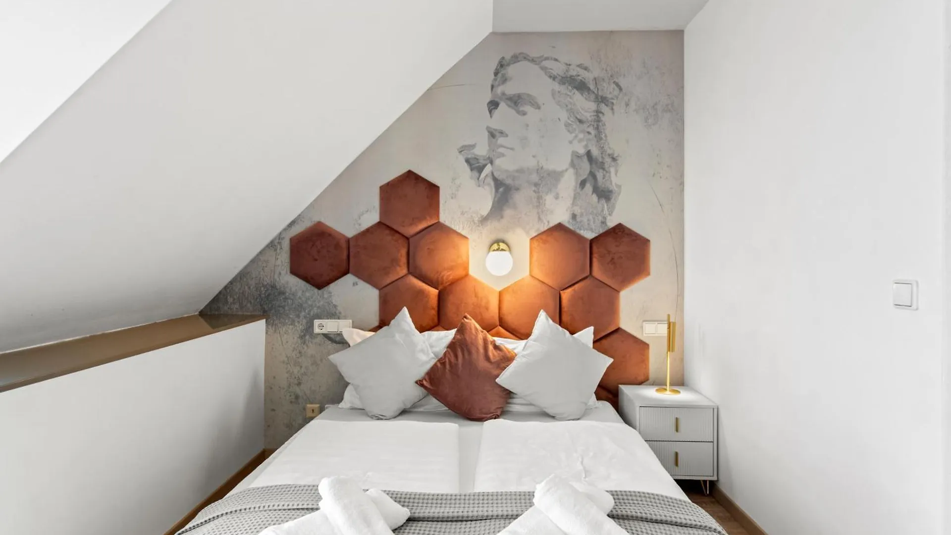 Modern City-View Stay In The Heart Of Bécs
