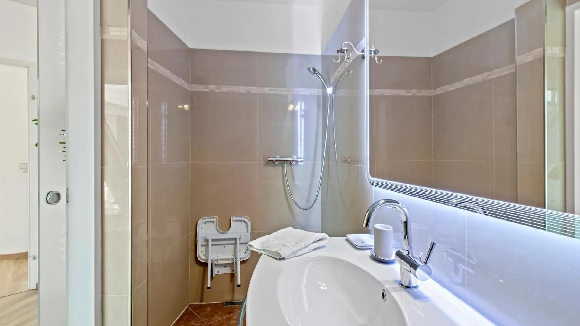 Apartman Modern City-View Stay In The Heart Of Bécs