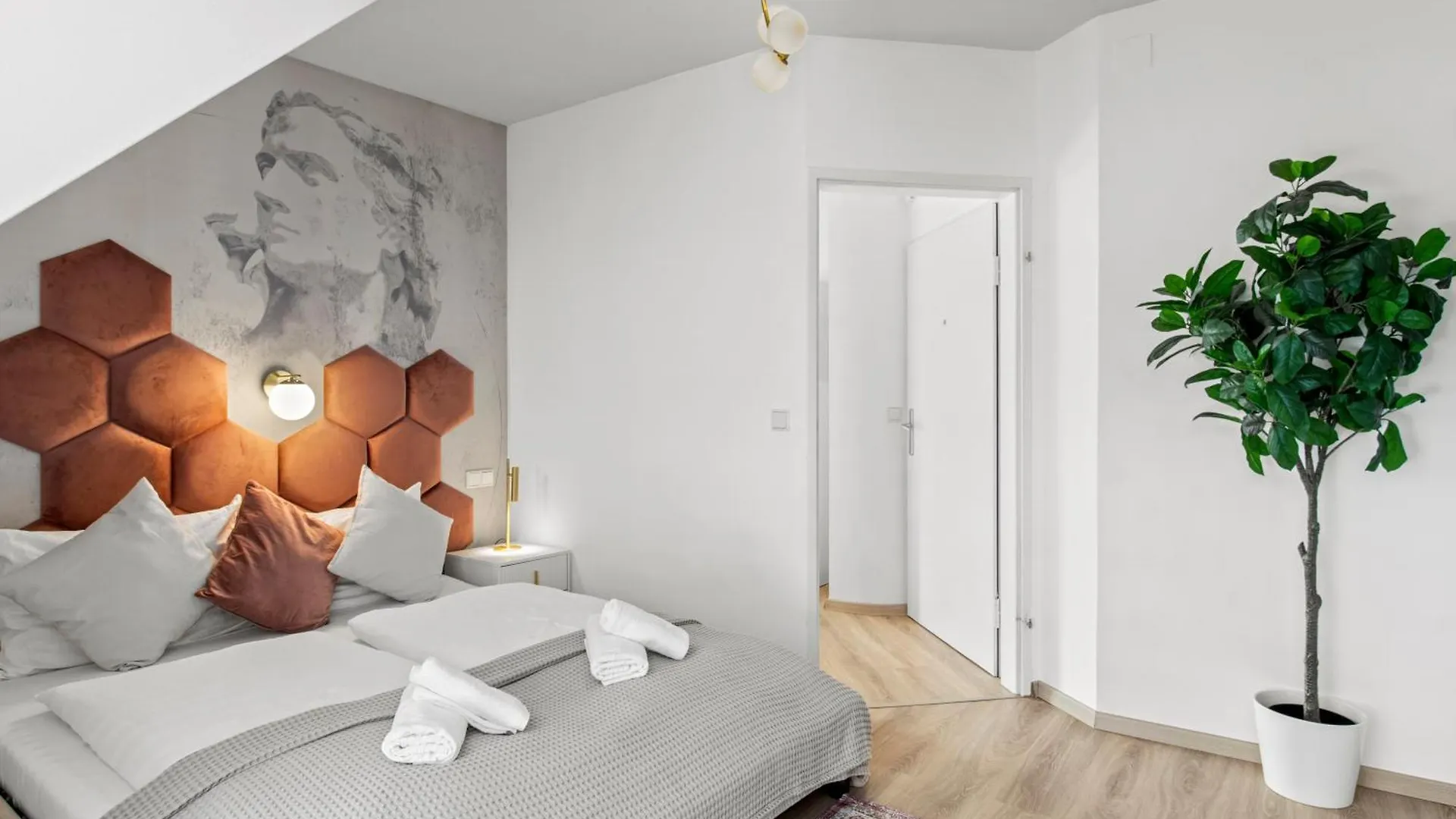 Modern City-View Stay In The Heart Of Vienna Apartment