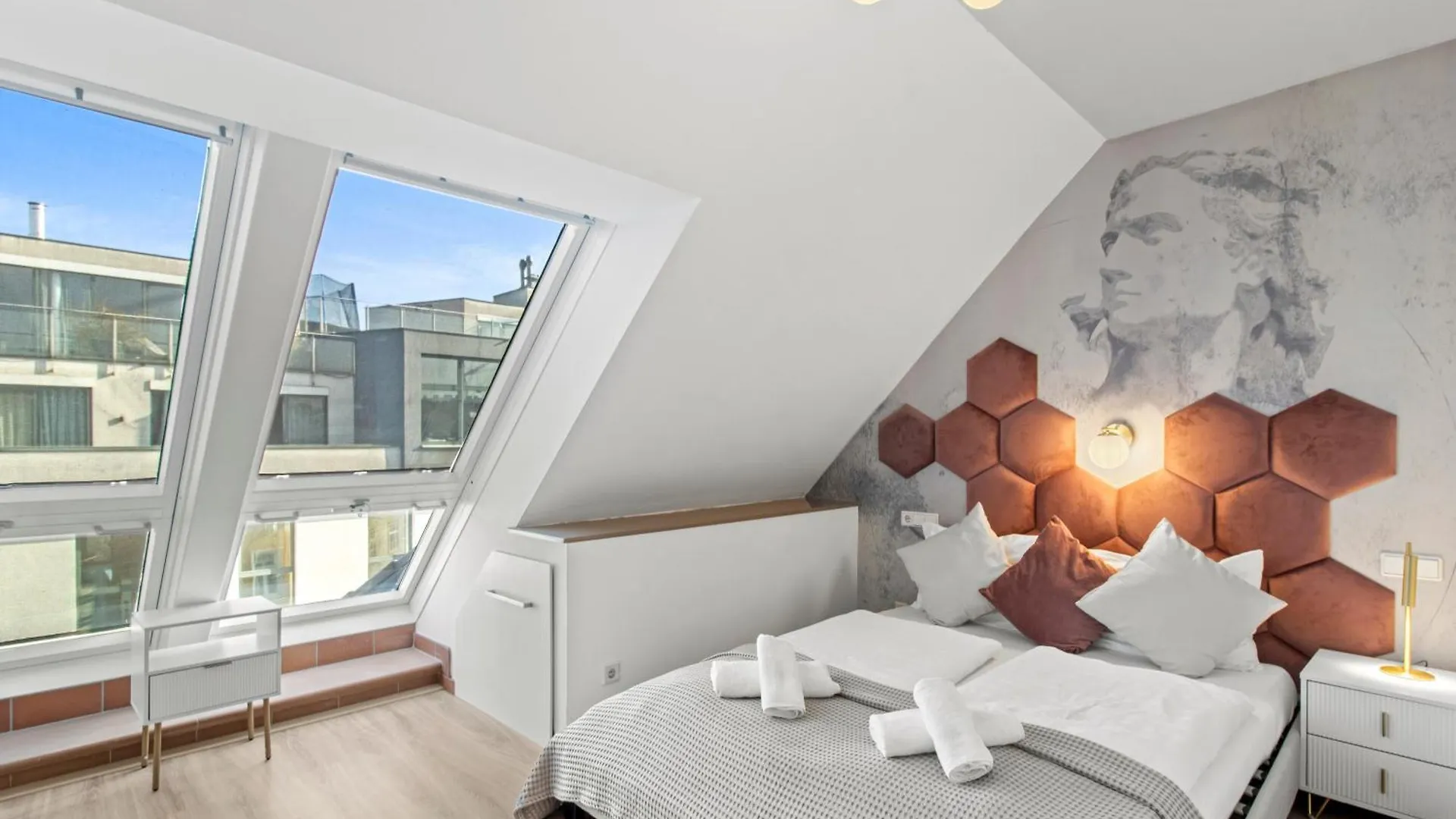 Modern City-View Stay In The Heart Of Vienna 0*,  Austria