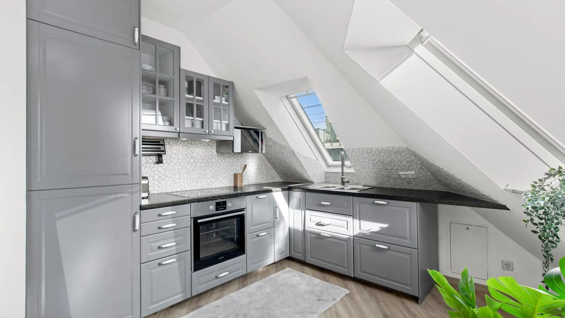 Modern City-View Stay In The Heart Of Vienna Apartment